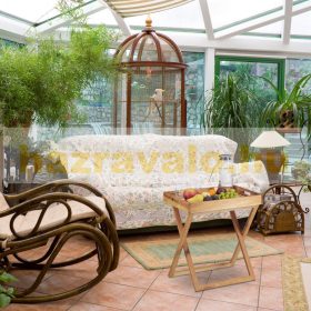   Összecsukható asztal kivehető tálcával diófa tálcaasztal