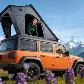   Autós tetőtéri sátor 2-3 fő részére, alumínium kemping sátor LED világítással Jeep SUV pickuphoz 2535x1320x1520 mm