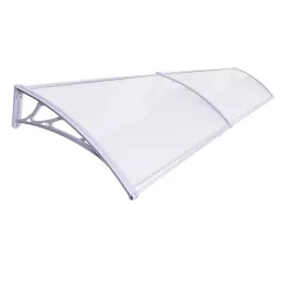 A szokássnál nagyobb mélységű előtető 240x120 cm szürke keret áttetsző üregkamrás polikarbonát tető