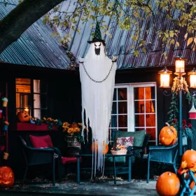   Animált függő rab szellem halloween dekoráció 204 cm magas remegő testtel, világító szemekkel és hanghatással