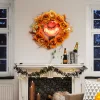 Világító halloween ajtókoszorú 44 cm-es tökfejjel, 44 LED-del és őszi levelekkel