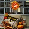 Világító halloween ajtókoszorú 44 cm-es tökfejjel, 44 LED-del és őszi levelekkel