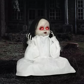  Animált felugró horror baba halloween dekoráció 60 cm magas figura vörös szemekkel és hanghatással