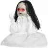 Animált felugró horror baba halloween dekoráció 60 cm magas figura vörös szemekkel és hanghatással
