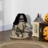 Animált szellem baba halloween dekoráció 83 cm magas mozgásérzékelővel, vörös szemekkel és hanghatással