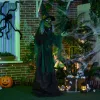 Animált boszorkány halloween dekoráció 183 cm magas mozgó figura világító szívvel, mozgással és hanghatásokkal