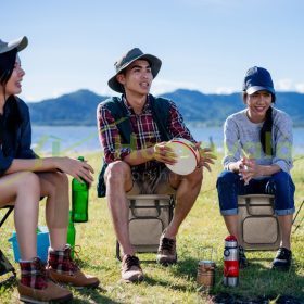   Összecsukható kempingszék háttámlával ülés alatt tárolórekesszel bézs