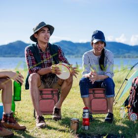   Összecsukható kempingszék háttámlával ülés alatt tárolórekesszel bordó