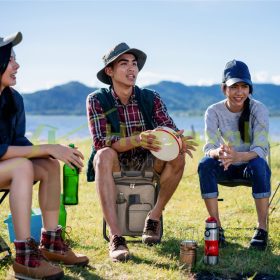   Összecsukható kempingszék és hátizsák egyben 2 állítható vállpánttal bézs