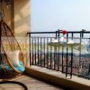 A coffee table that can be installed on a railing in black is excellent for example on a terrace railing Rattan design