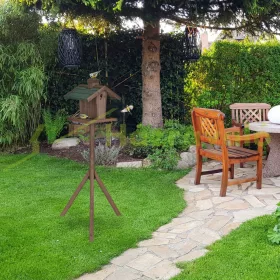   Madáretető 135x68x55 cm álló fenyőfa madáretető állványos eleségtartó kerti dekoráció barna-zöld