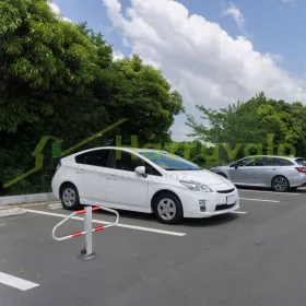   Áthajtásgátló parkolóőr felhajtható kézi sorompó 47x70x18 cm zárható parkolásgátló