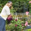 Anthracite-colored heart motif with rose-shaped bench 205x115x50 cm