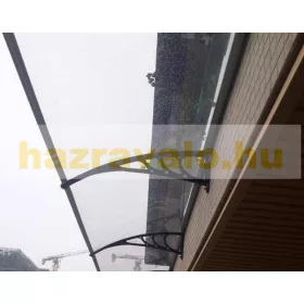 SZÁLLÍTÁS SÉRÜLT! Előtető 300x100 cm fekete keret bronz üregkamrás polikarbonát. Két tartókar között egy darabból áll a tetőlap B típusú kar
