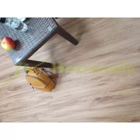 SPC padlólap Woodlook Smoked Oak színben, 180x1220 mm fahatású vízálló, kopásmentes parketta