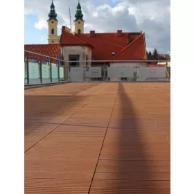   WPC parketta csempe 1 m2 30x30 cm lapokból Fahatású barna Merbau Woodlook burkolat