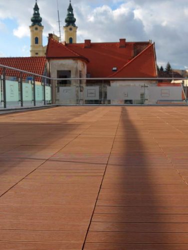 WPC parketta 1 m2 30x30 cm lapokból kültéri és beltéri. Fahatású barna Merbau burkolat. Woodlook kaz